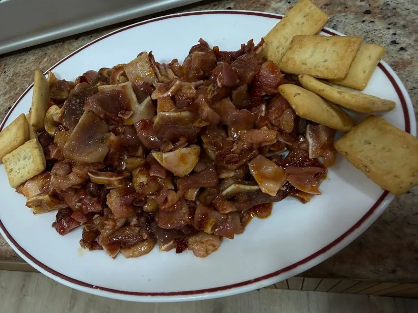 Oreja en adobo con picos